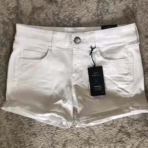 *NWT* White Low Rise Denim shorts